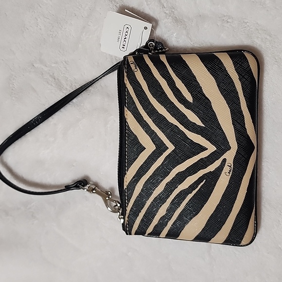 NWT Coach Zebra Print Wristlet - Picture 2 of 5